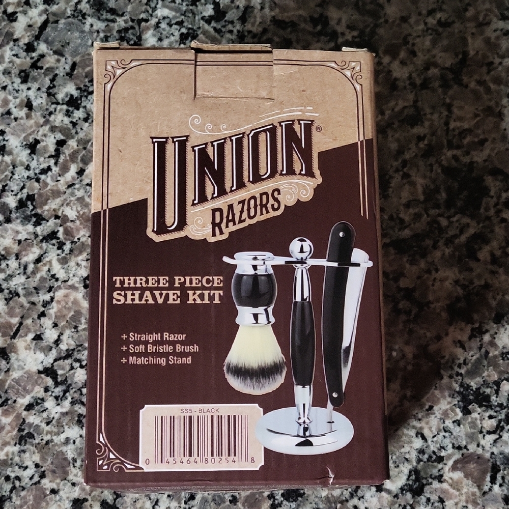 Union Razors Three Piece Shave Kit: straight razor, soft bristle brush, stand NI